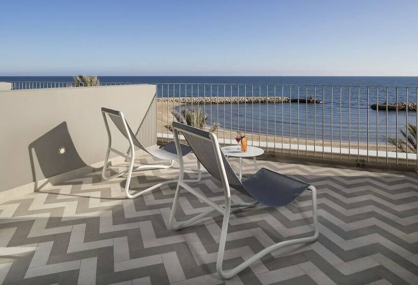 جناح مطلّ علي البحر, Me Sitges Terramar