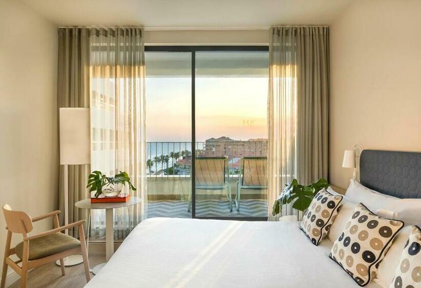 高级房间侧面带海景, Me Sitges Terramar
