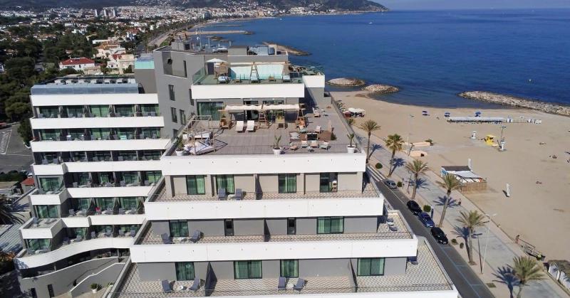 جناح مطلّ علي البحر, Me Sitges Terramar