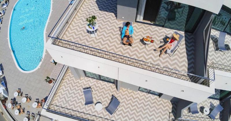 جناح مطلّ علي البحر, Me Sitges Terramar