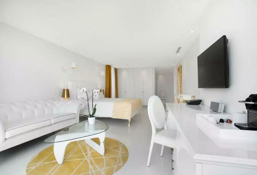 سوییت با چشمانداز دریا, Portals Hills Boutique