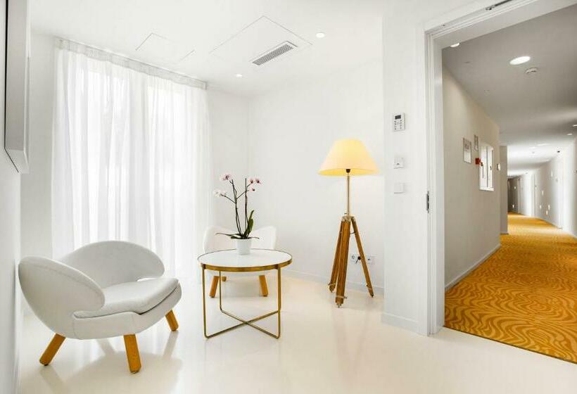 جناح مطلّ علي البحر, Portals Hills Boutique