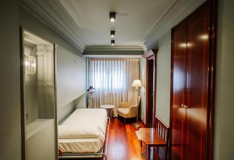 اتاق استاندارد سه نفره, Rice Reyes Catolicos