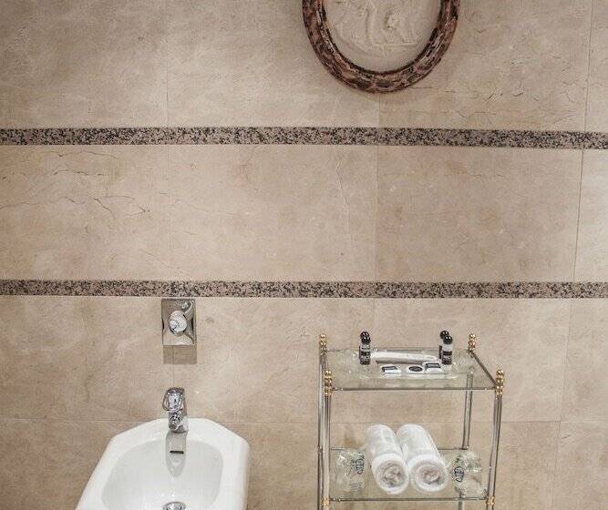 اتاق استاندارد سه نفره, Rice Reyes Catolicos