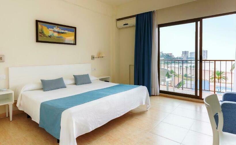 غرفة قياسية مطلّة علي حمام السباحة, Sicania