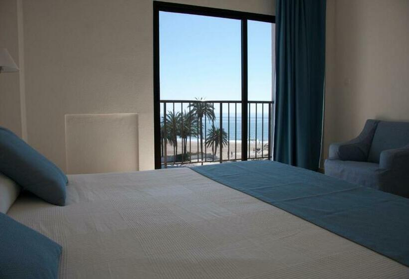 غرفة قياسية مطلّة علي حمام السباحة, Sicania