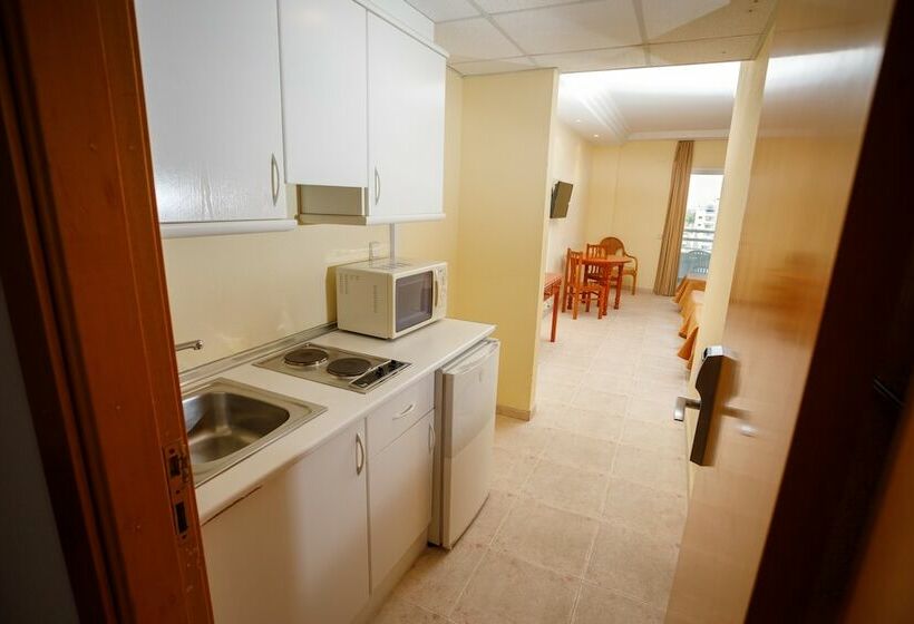 סטודיו משפחתי, Tres Anclas