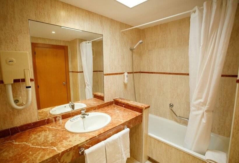 סטודיו משפחתי, Tres Anclas