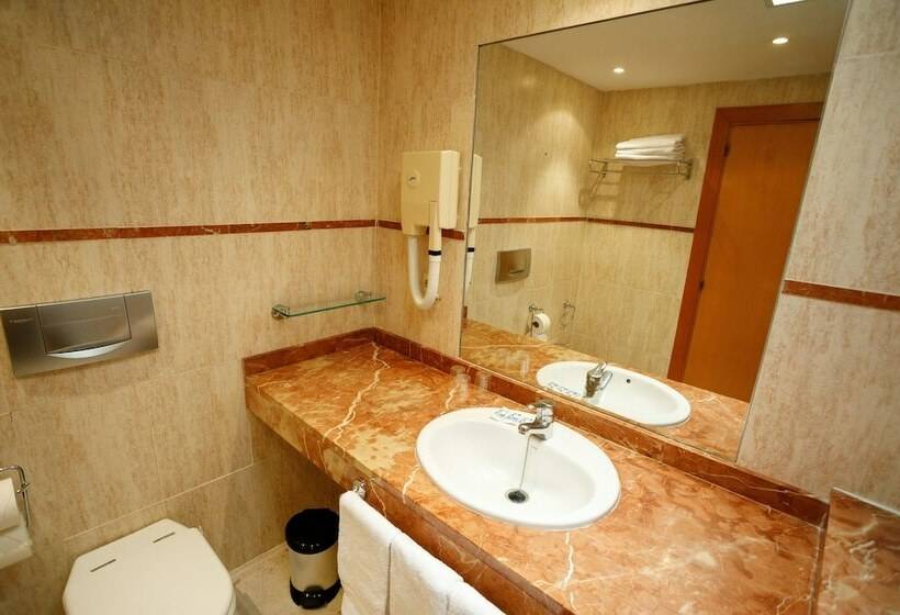 סטודיו משפחתי, Tres Anclas