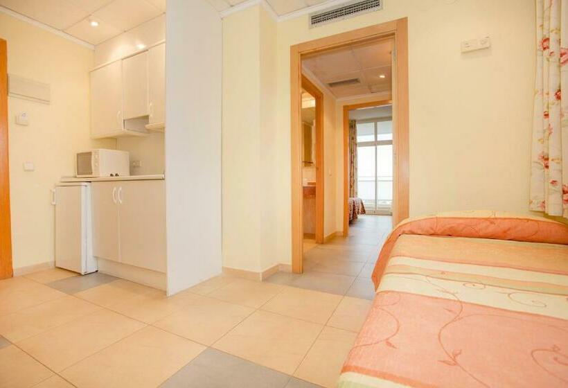 דירת חדר, Tres Anclas