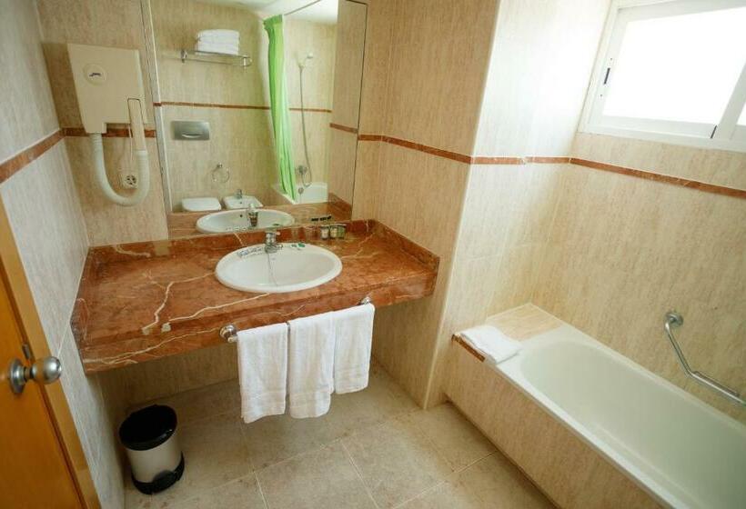 דירת חדר, Tres Anclas