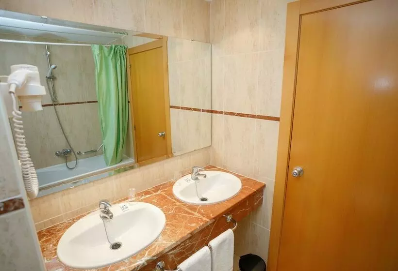 Standard Yhden Hengen Huone, Tres Anclas