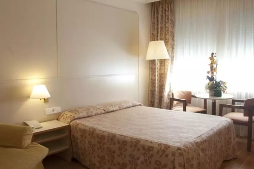Quarto Familiar, Urpi