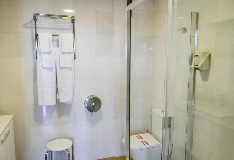 패밀리 아파트, Alda Don Carlos