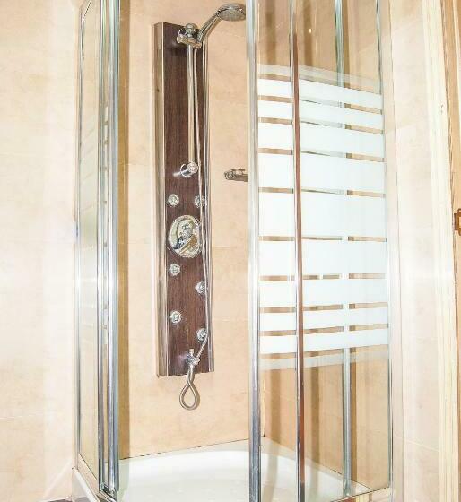 اتاق استاندارد یک نفره, Ana Maria