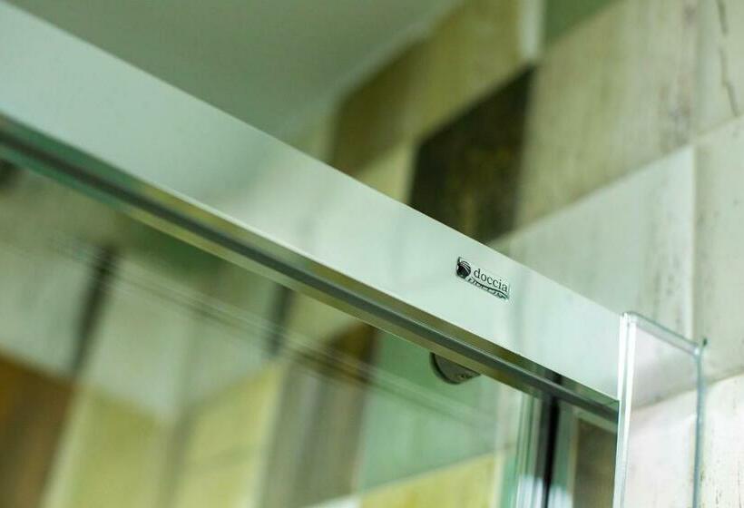 غرفة قياسية ثلاثية, Bari