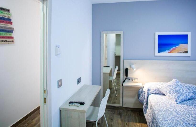 غرفة قياسية مطلّة علي البحر, Bari