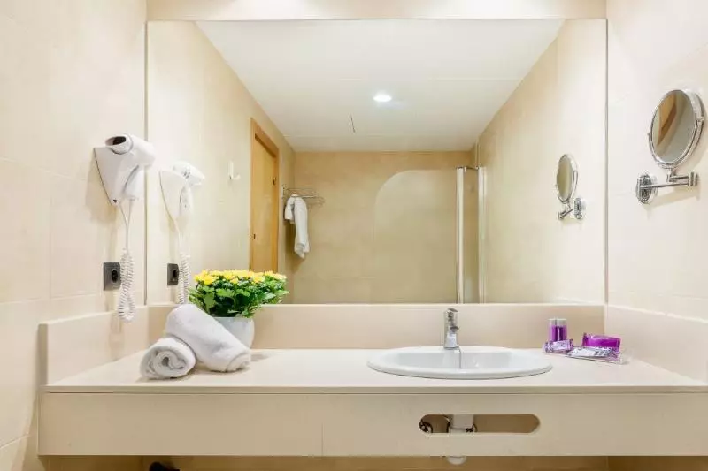 Habitación Familiar, Beverly Park & Spa