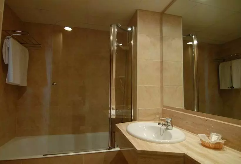 Habitación Triple Estándar, Beverly Park & Spa
