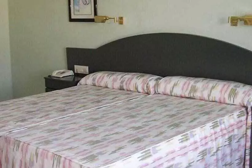 Quarto standart individual, Ele La Perla