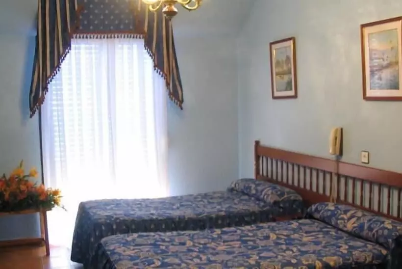 Standard Room, Isabel