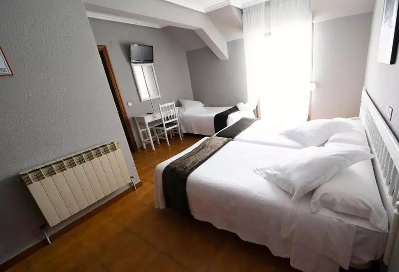 Standard Triple Room with Terrace, Isabel