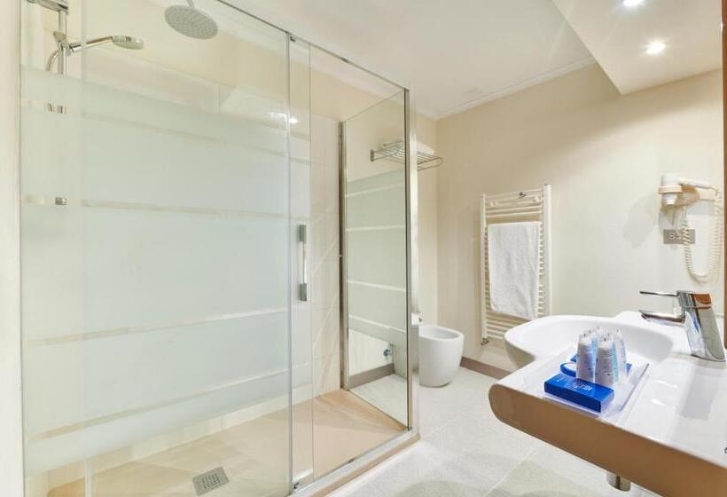 آپارتمان 1 خوابه, Juan De La Cosa