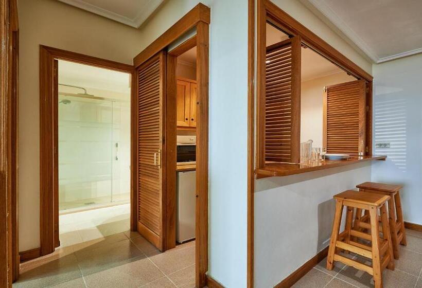 آپارتمان 2 خوابه, Juan De La Cosa