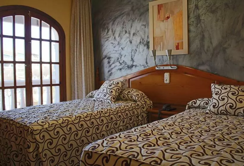 Standardzimmer, La Curva