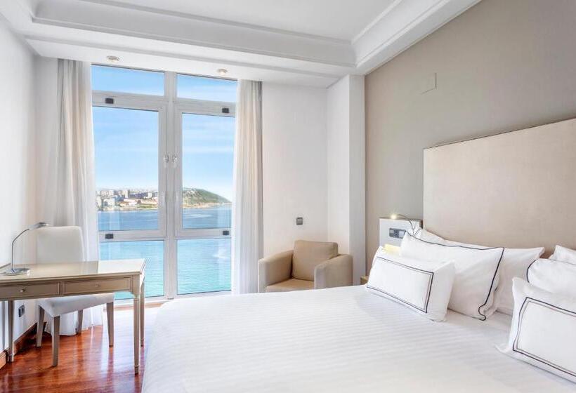 اتاق لوکس با چشمانداز دریا, Melia Maria Pita