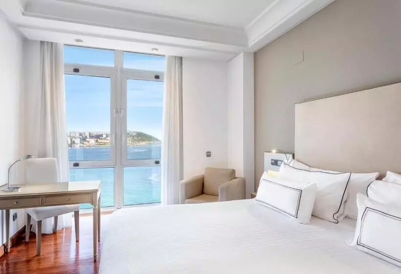 اتاق لوکس با چشمانداز دریا, Melia Maria Pita