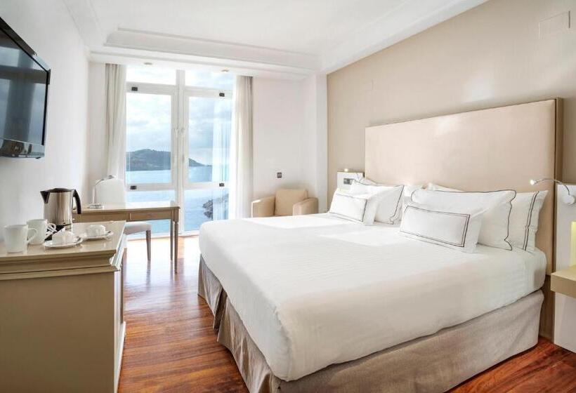 اتاق لوکس با چشمانداز دریا, Melia Maria Pita