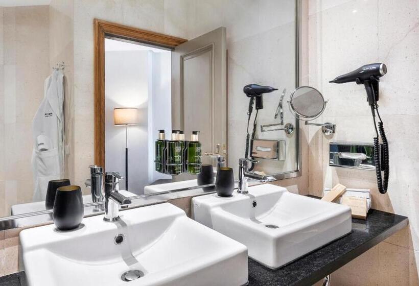 اتاق لوکس با چشمانداز دریا, Melia Maria Pita