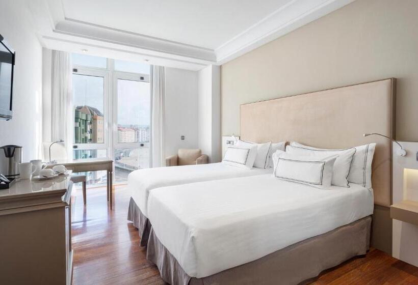 اتاق لوکس با چشمانداز دریا, Melia Maria Pita