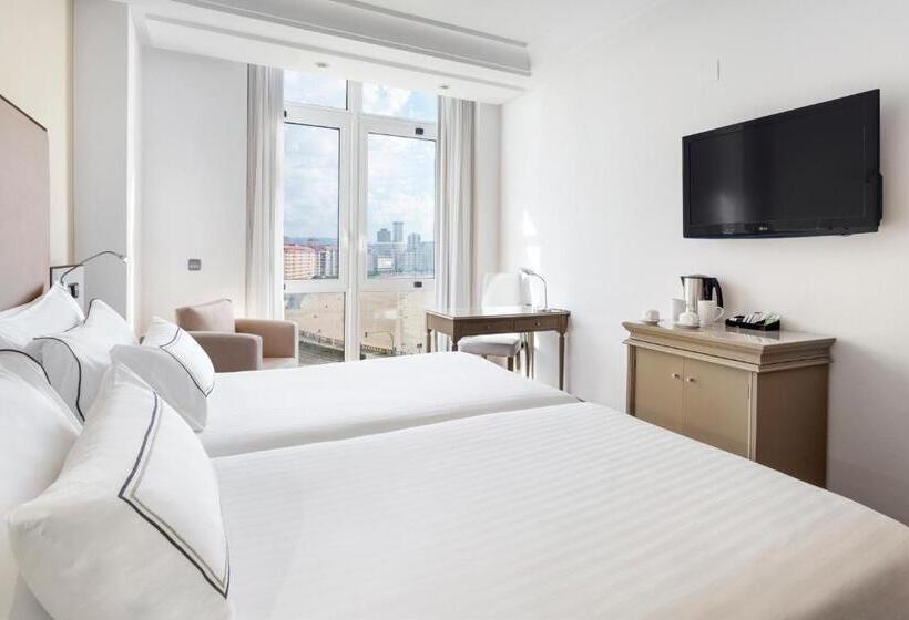 اتاق لوکس با چشمانداز دریا, Melia Maria Pita