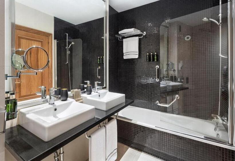 سوییت با چشمانداز دریا, Melia Maria Pita