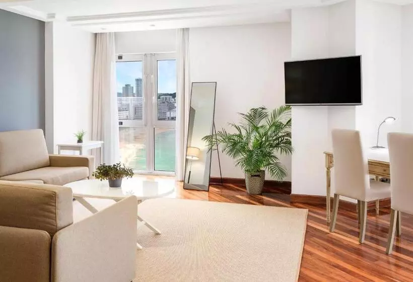 سوییت با چشمانداز دریا, Melia Maria Pita