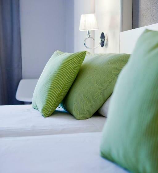 스탠다드 룸, Mir Octavio