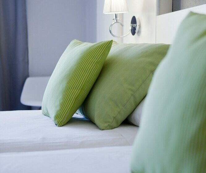 스탠다드 룸, Mir Octavio