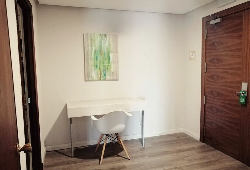 스탠다드 룸, Mir Octavio