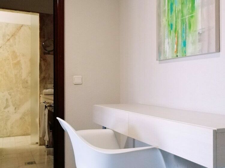 스탠다드 룸, Mir Octavio