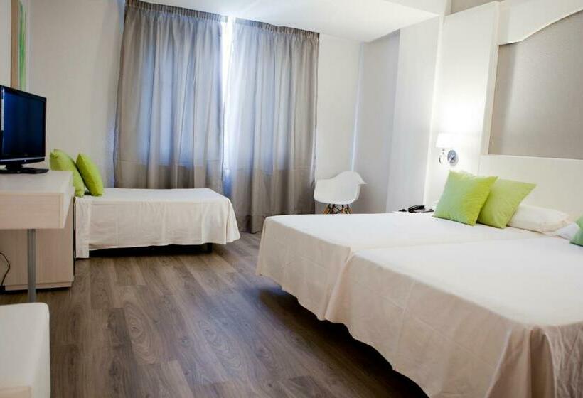 스탠다드 트리플 룸, Mir Octavio