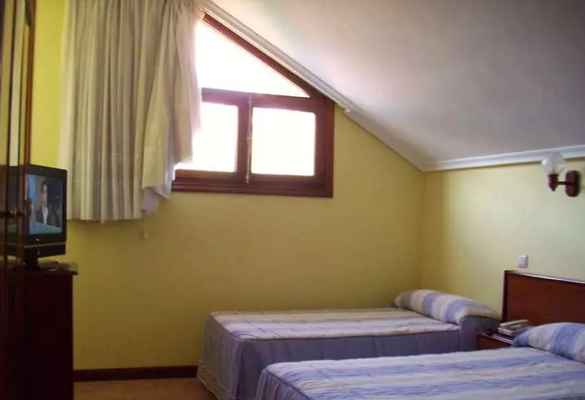 Standard Kolmen Hengen Huone, Noray