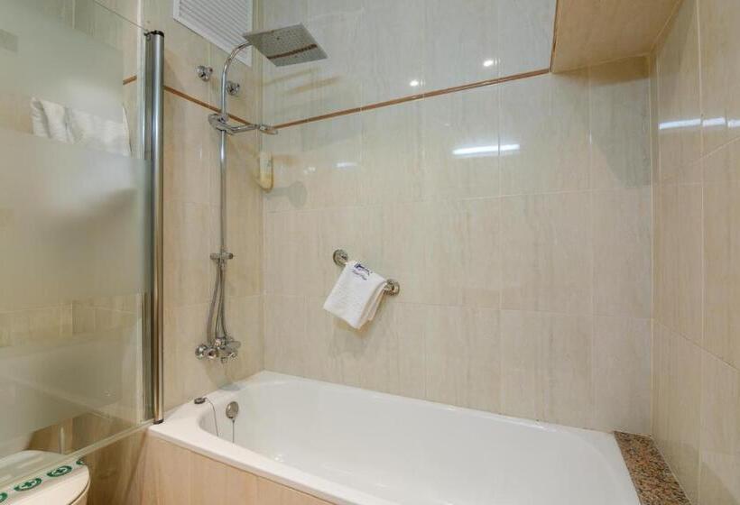 חדר סטנדרט לשלושה, Playa