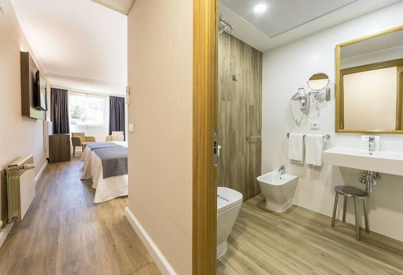Quarto Triplo Estandar, Rosaleda Del Mijares