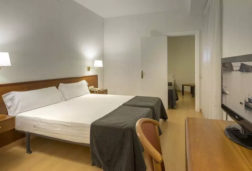 Chambre Quadruple Standard, Ultonia