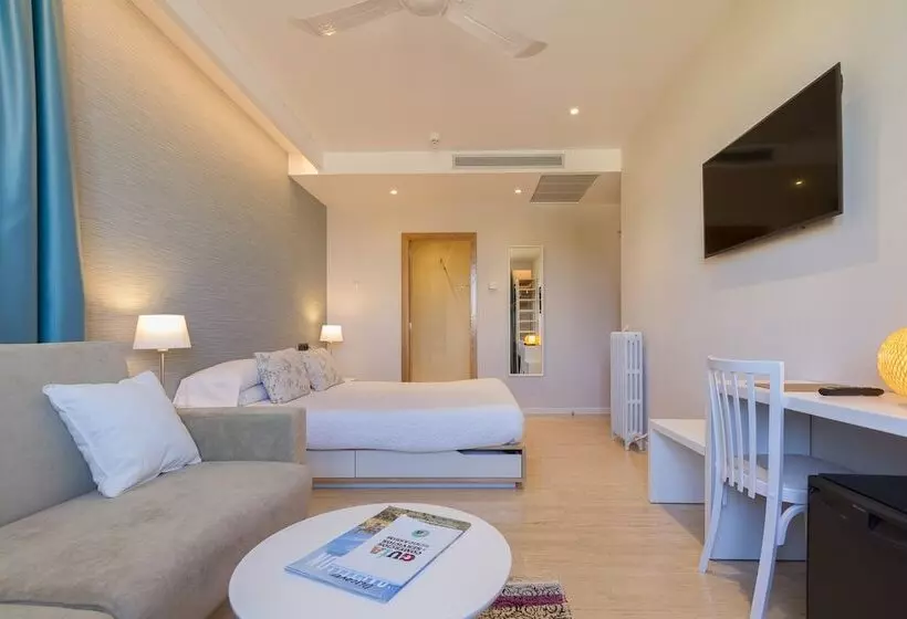 Perhehuone Sivuttainen Merinäkymä, Voramar