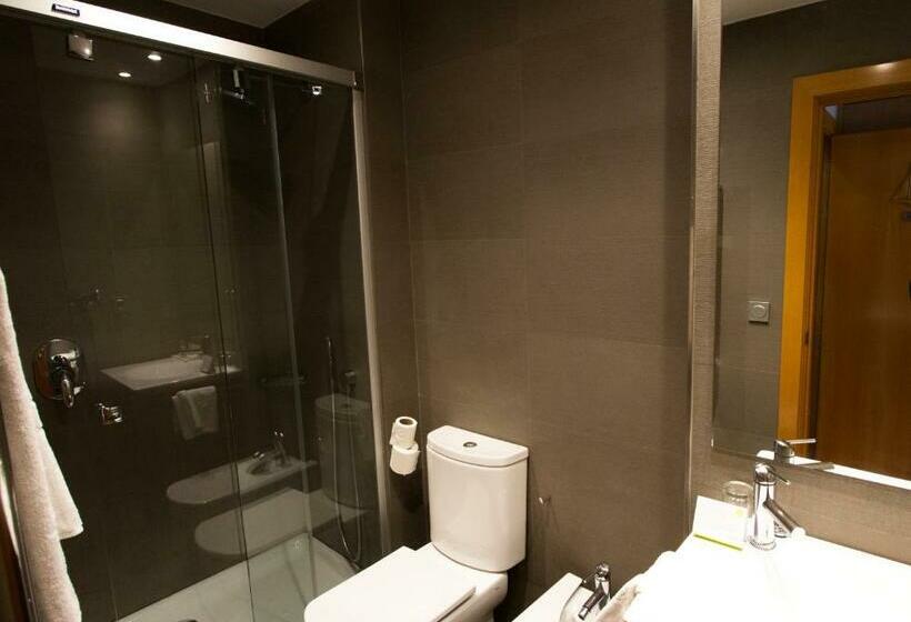 חדר סטנדרט יחיד, Jauregui