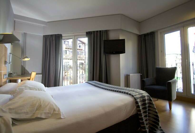 חדר סטנדרט, Jauregui