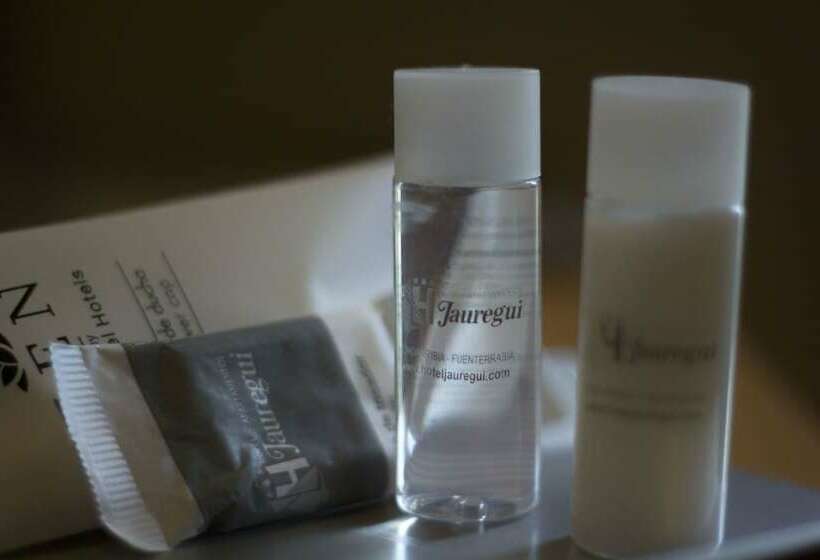 חדר סטנדרט, Jauregui